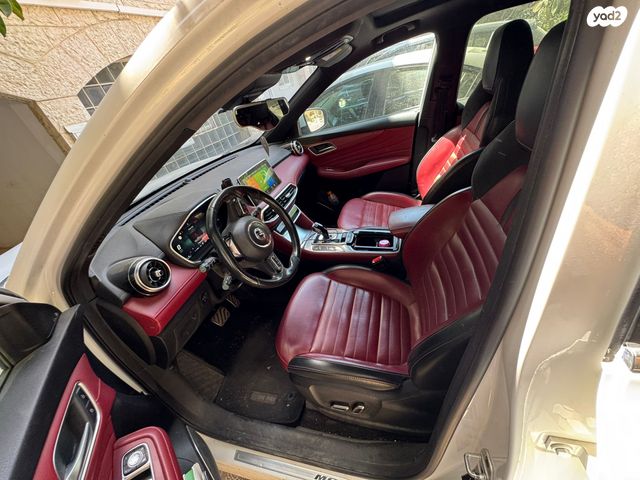 מודעת רכב אם ג'י EHS PHEV