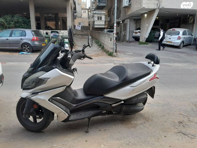 מודעת רכב קימקו דאון-טאון 350