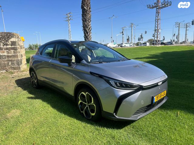 מודעת רכב ג׳ילי Geometry C