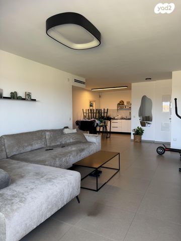 דירה, ש"י עגנון 15, נאות שמיר, יבנה