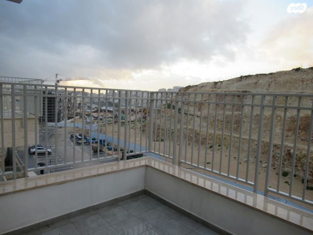 דירה, שדרות הרב מפוניביז 2, מתיתיהו מזרח, מודיעין עילית