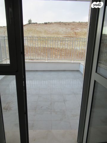 דירה, שדרות הרב מפוניביז 2, מתיתיהו מזרח, מודיעין עילית