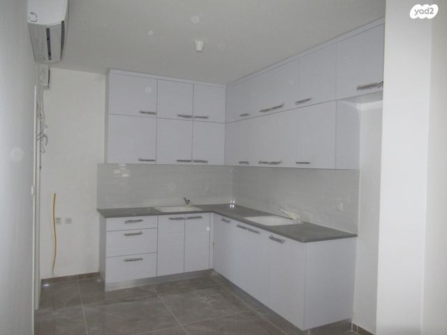 דירה, שדרות הרב מפוניביז 2, מתיתיהו מזרח, מודיעין עילית