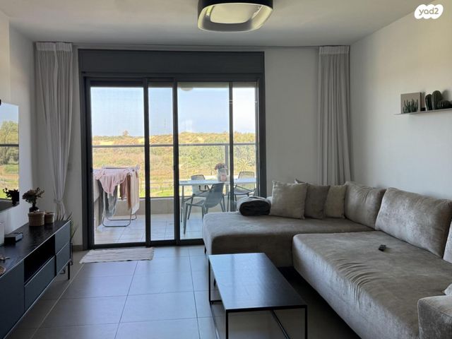 דירה, ש"י עגנון 15, נאות שמיר, יבנה