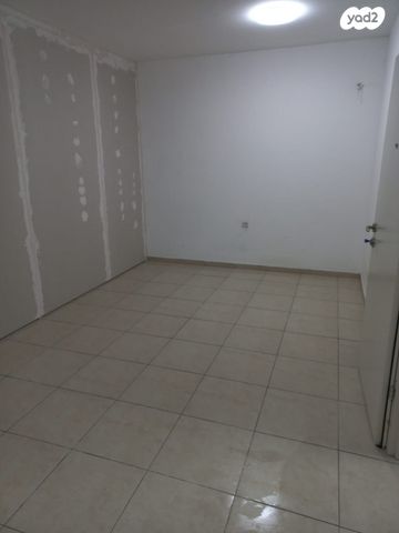 מחסן, המהרש"ל 14, אלעד, אלעד