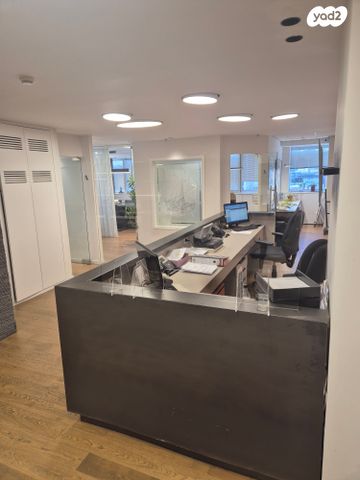 דרך מנחם בגין 48