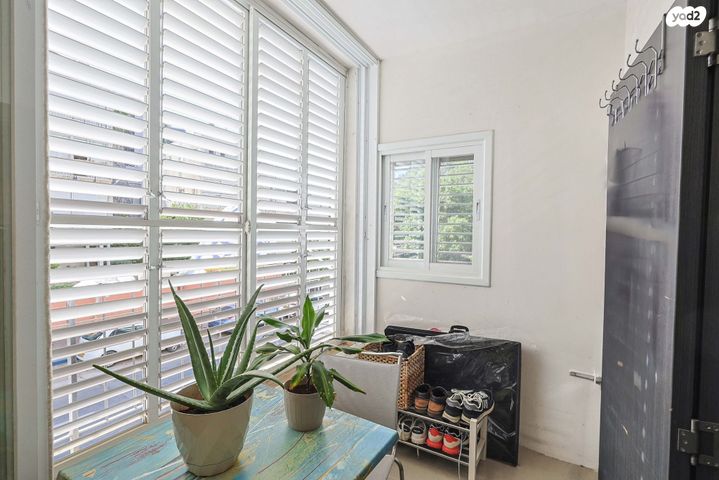 דירה, יהודית, חרוזים, רמת גן