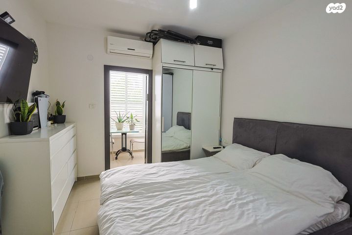 דירה, יהודית, חרוזים, רמת גן