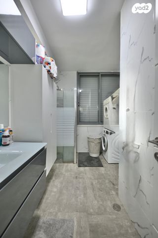 דירה, רש"י 34, רמב"ם, ראשון לציון