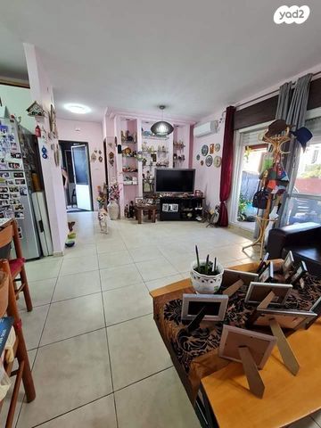 טריפלקס, אשחר, האירוסים, כרמיאל