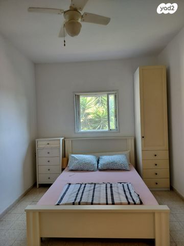 דו משפחתי, נווה מנחם, קרני שומרון