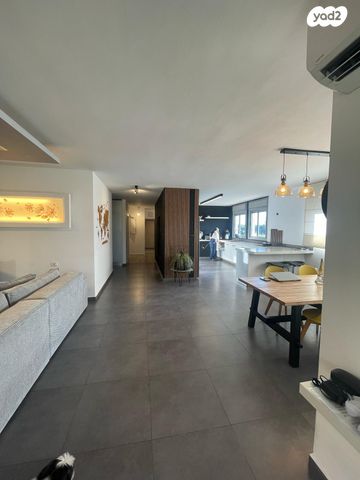 גג/ פנטהאוז, גדרה הצעירה, גדרה