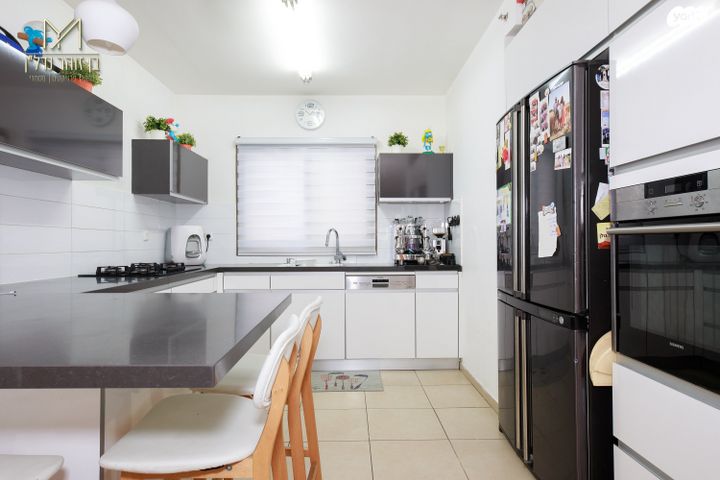 דירה, אהוד מנור, באר יעקב