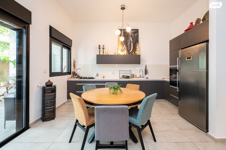 דירת גן, אור ים, אור עקיבא