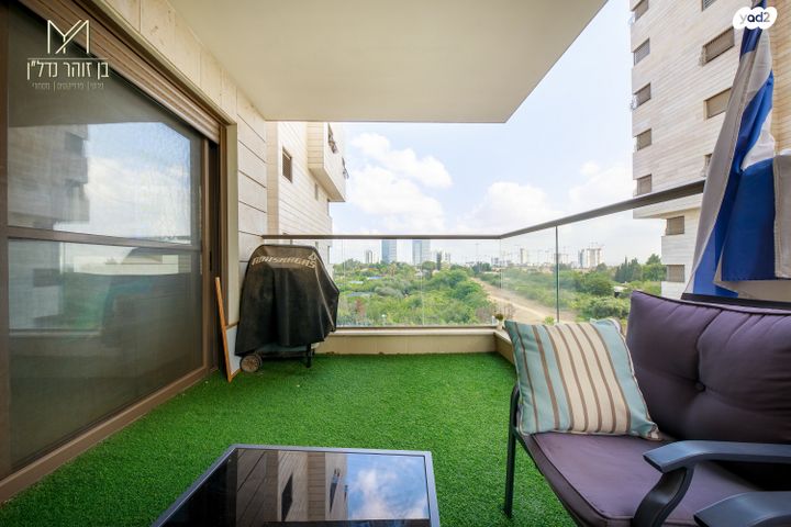 דירה, אהוד מנור, באר יעקב