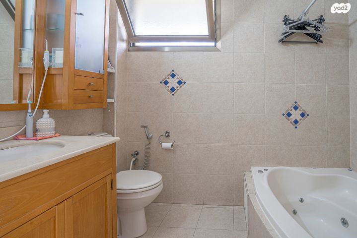 דו משפחתי, הוד השרון