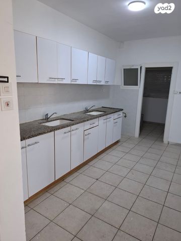 דירה, דב פרומר, חיפה