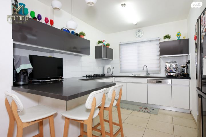 דירה, אהוד מנור, באר יעקב