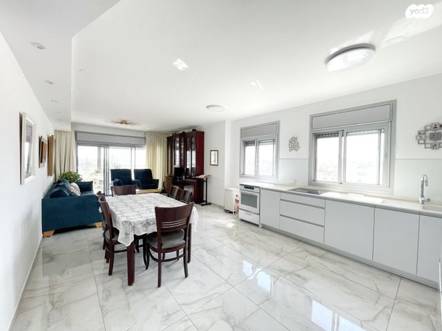 דירה, שאול טשרניחובסקי, שעריים, רחובות