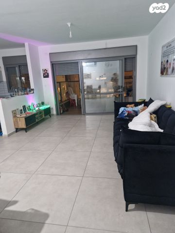 דירה, שדרות ההגשמה, הפרחים, חריש