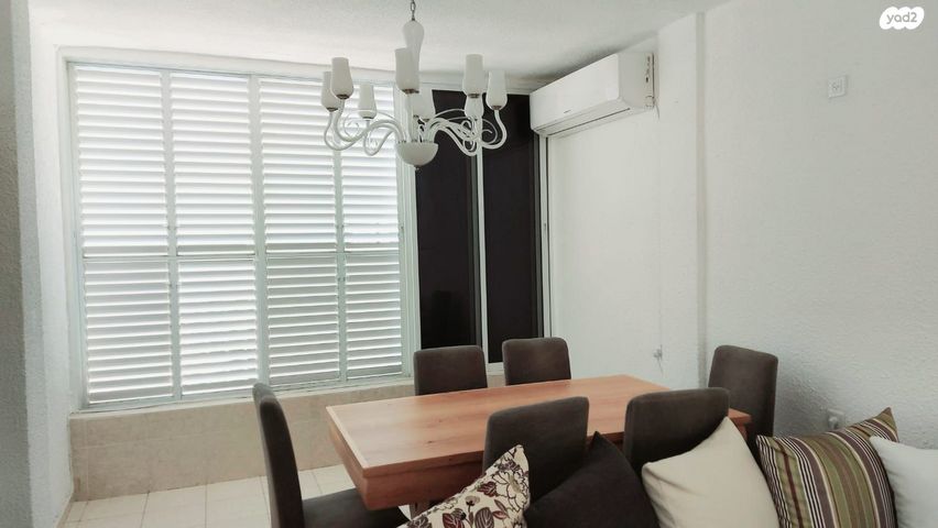 דירה, פרלשטיין 5, לב העיר, בת ים