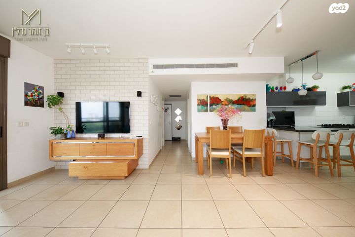 דירה, אהוד מנור, באר יעקב