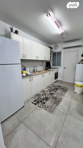 דירה, האירוס, נאות הדרים (חבצלת הצעירה), קרית עקרון