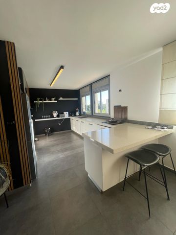 גג/ פנטהאוז, גדרה הצעירה, גדרה