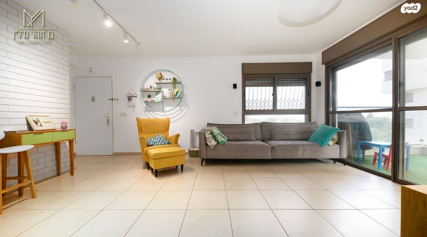 דירה, אהוד מנור, באר יעקב