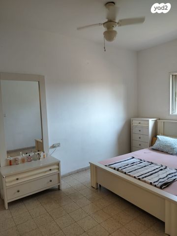 דו משפחתי, נווה מנחם, קרני שומרון