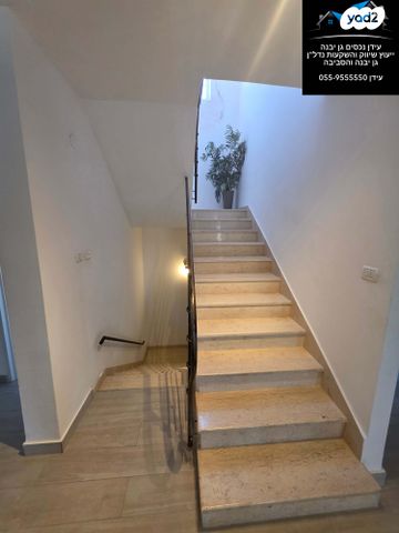 דו משפחתי, נאות הפרחים, גן יבנה