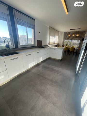 גג/ פנטהאוז, גדרה הצעירה, גדרה