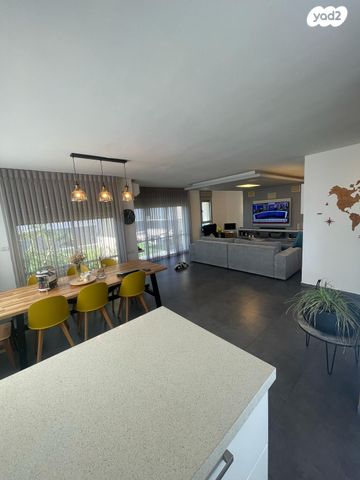 גג/ פנטהאוז, גדרה הצעירה, גדרה