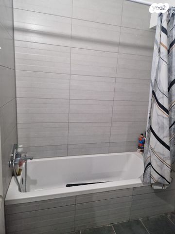 דירה, שדרות ההגשמה, הפרחים, חריש