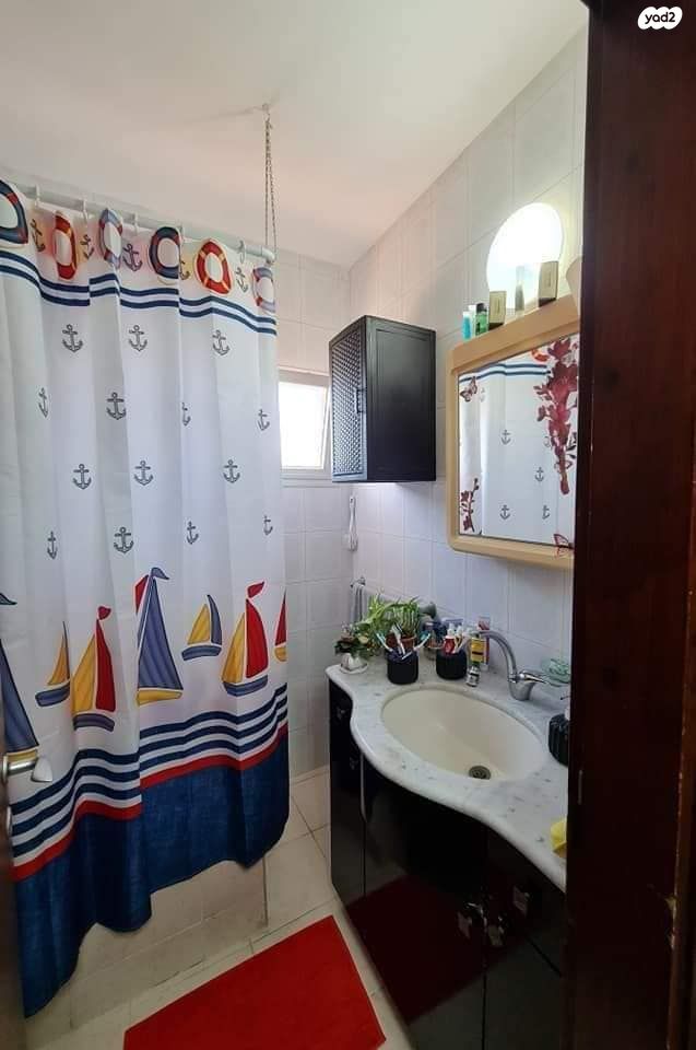 טריפלקס, אשחר, האירוסים, כרמיאל