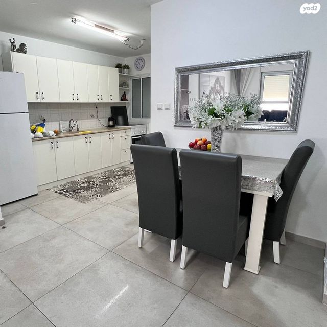 דירה, האירוס, נאות הדרים (חבצלת הצעירה), קרית עקרון