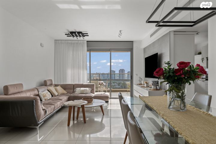 גג/ פנטהאוז, מבצע חירם, נווה ים, ראשון לציון