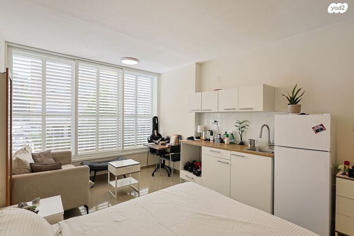 דירה, יהודית, חרוזים, רמת גן