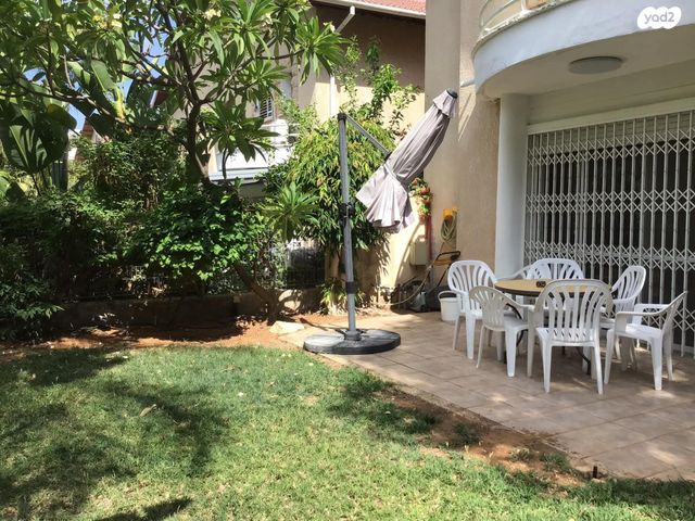 בית פרטי/ קוטג', יצחק שדה, מוצקין, כפר סבא