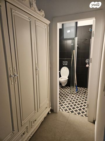 דירת גן, אוסקר שינדלר, הגבול רוטשילד, בת ים