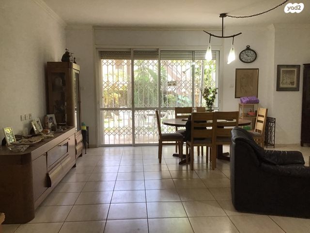 בית פרטי/ קוטג', יצחק שדה, מוצקין, כפר סבא