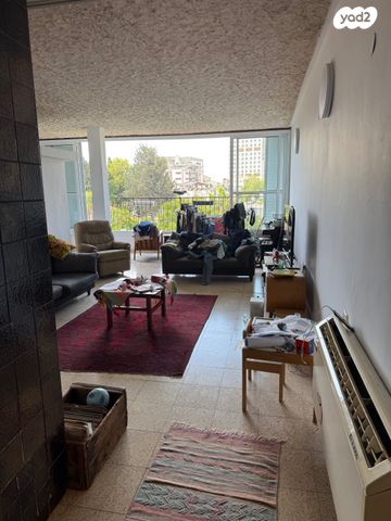 דירה, המעפיל, רחובות