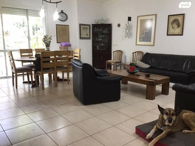 בית פרטי/ קוטג', יצחק שדה, מוצקין, כפר סבא