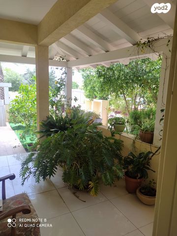 דו משפחתי, פינס, הפועלים, גדרה