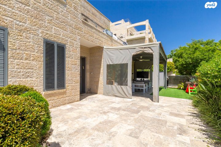 דו משפחתי, גדעון האוזנר, הולילנד, ירושלים