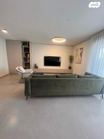 דירה, חיים הרצוג, ראש העין