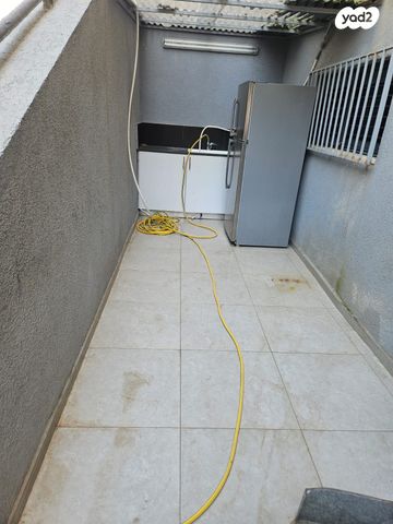 דירת גן, אוסקר שינדלר, הגבול רוטשילד, בת ים