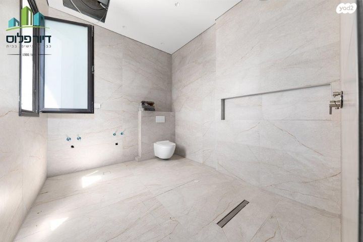 גג/ פנטהאוז, רחובות