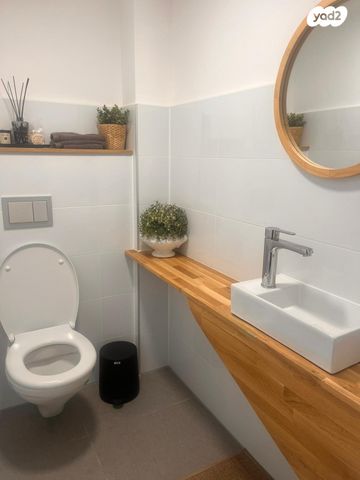 דירה, חיים הרצוג, ראש העין