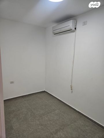 דירת גן, אוסקר שינדלר, הגבול רוטשילד, בת ים